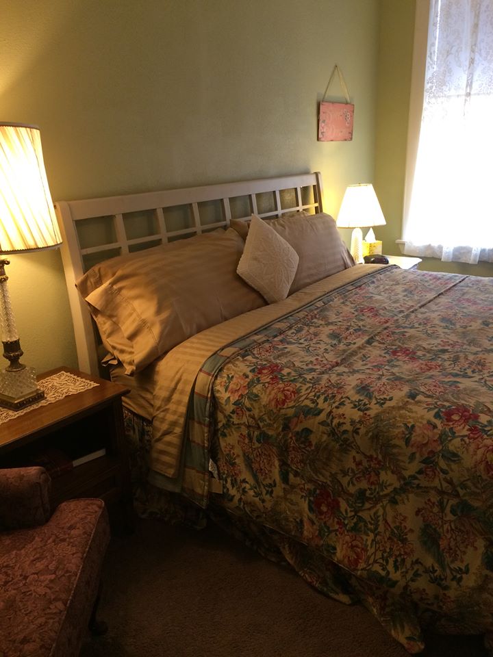 Courtland King Room 16 Bed