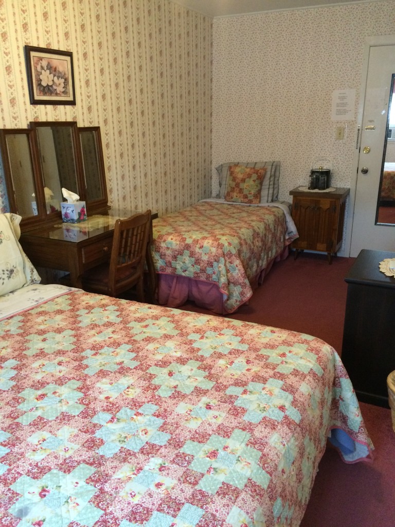 Courtland Full Twin Room 7 Bed